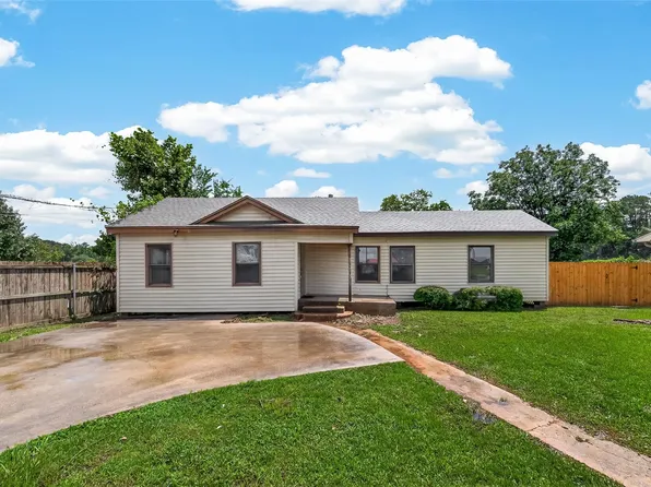 2303 N Cleveland St, Dayton, TX 77535