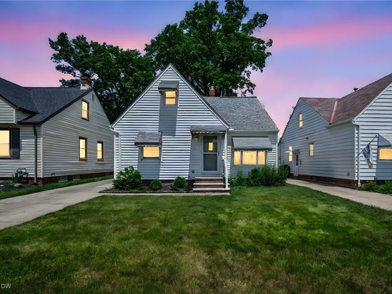 920 Parkleigh Dr, Parma, OH 44134