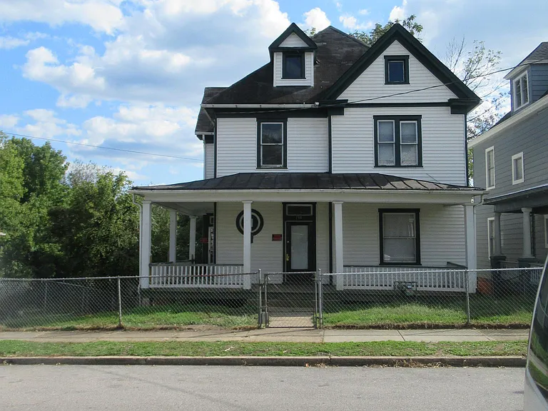 710 Marshall Ave SW — Photo 1