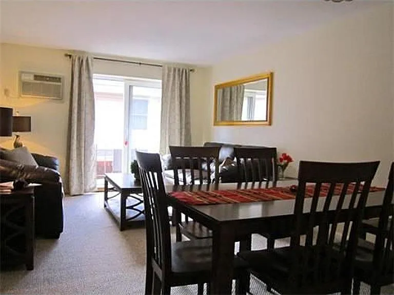 2 bed, 895 sqft, $2,595 — Photo 3
