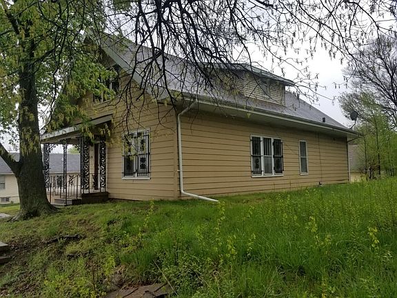 3rd image of 1719 S Faraday Ave