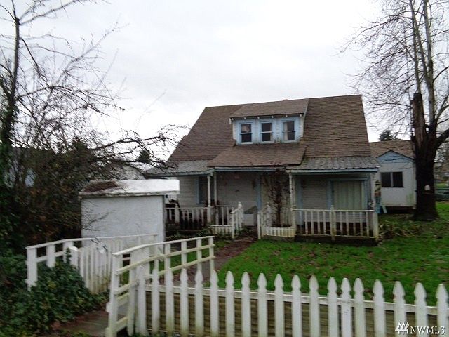 1st image of 216 6th Ave N
