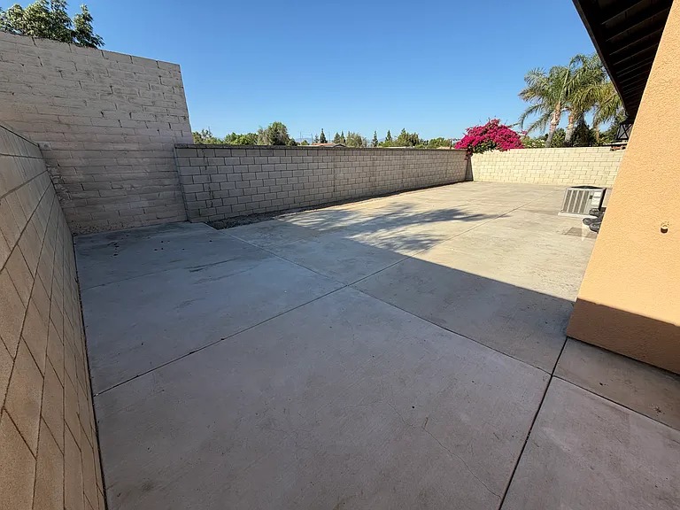 15972 Katherine St — Photo 7