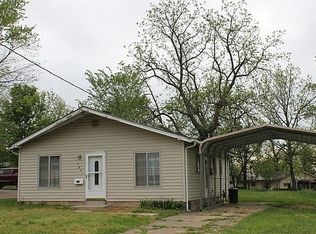 704 E 3rd St, Salem, MO 65560
