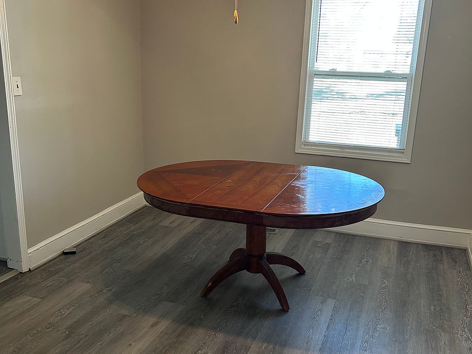 2nd image of 2521 Louise Dr