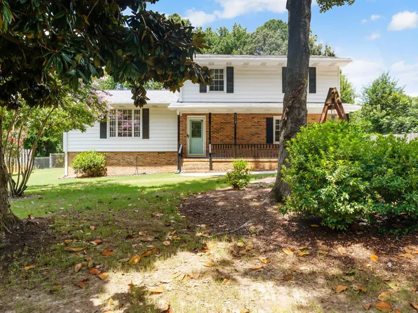 1118 Askham Dr, Cary, NC 27511