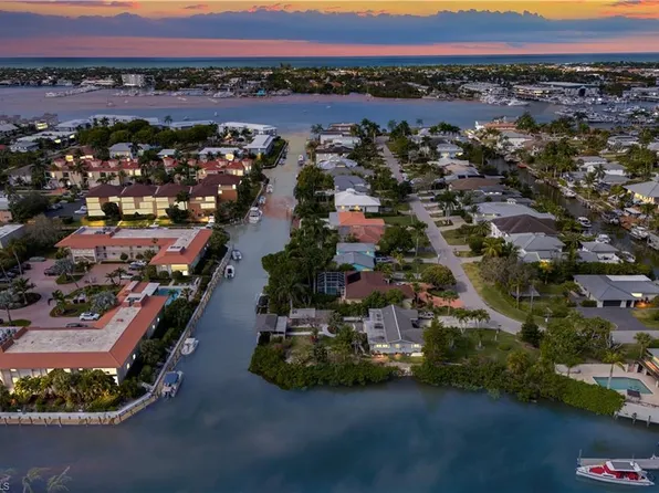 1590 Pelican AVE, NAPLES, FL 34102