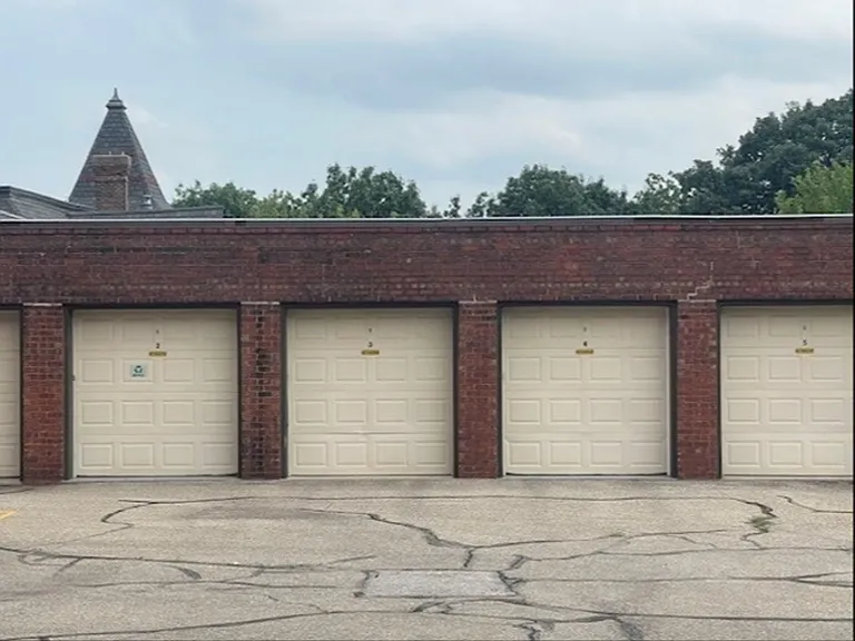 The Brady Apartments — Photo 6