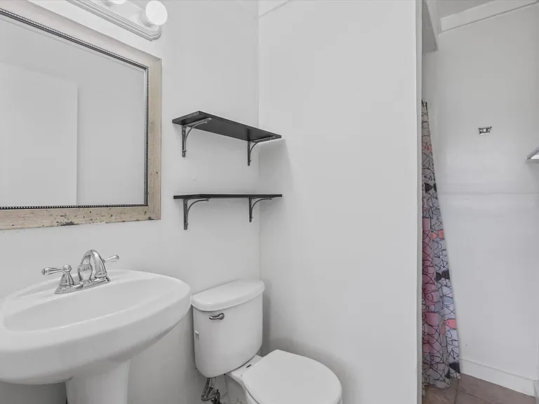 2352 Yorkshire Dr — Photo 14