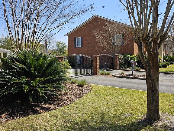 Park Street entrance gates to Virginia Place Apartments, Historic District, Tifton, Georgia