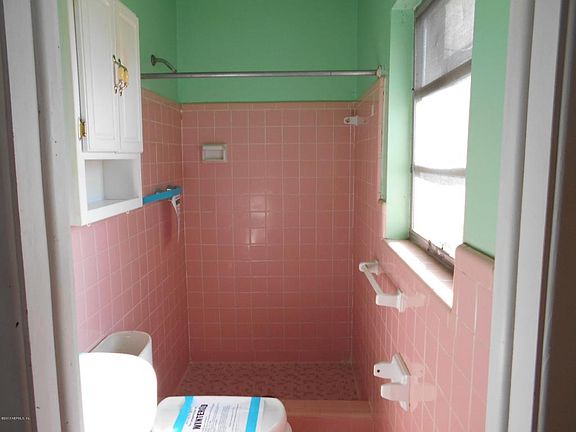 3rd image of 172 E Blvd N