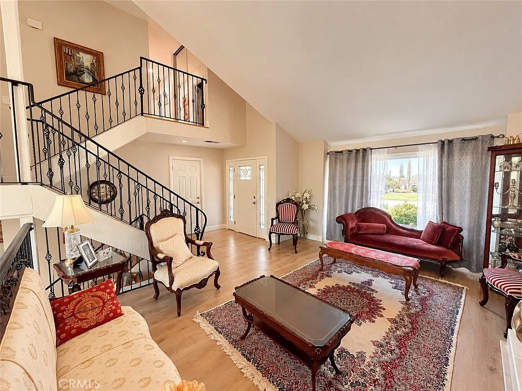 4 bed, 2.5 bath, 2166 sqft, $5,000 — Photo 3