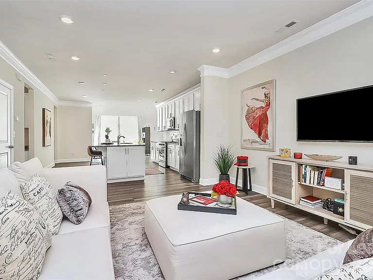 2126 Blewett Dr — Photo 3
