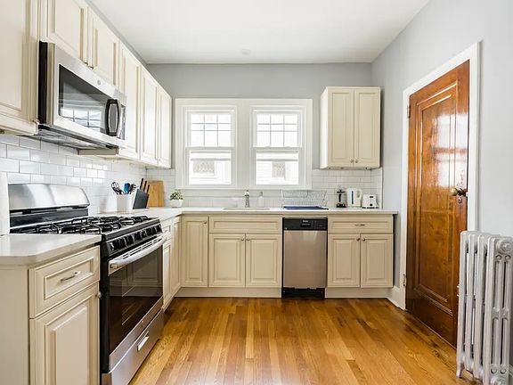4th image of 47 Monticello Ave Floor 2