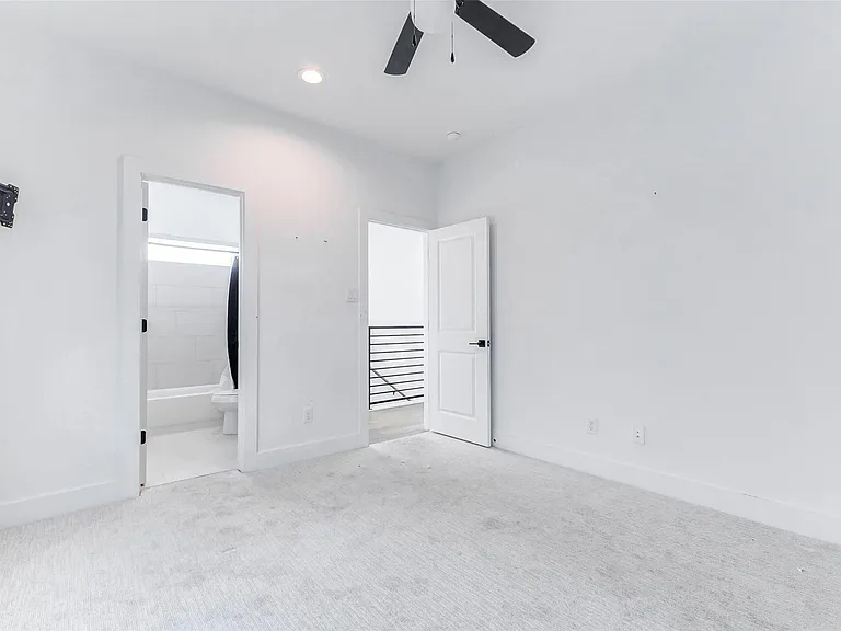 334 Eastwood St — Photo 23