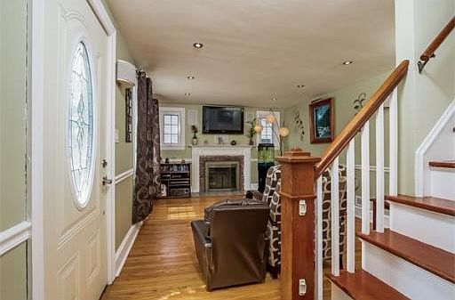 2nd image of 34 Larchmere Dr
