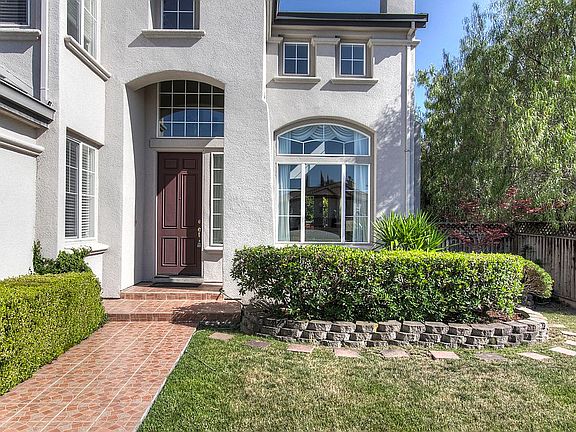 2nd image of 670 Upper Vintners Cir