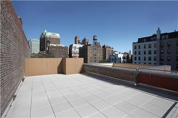 Sold by Manhattan Skyline | media 24