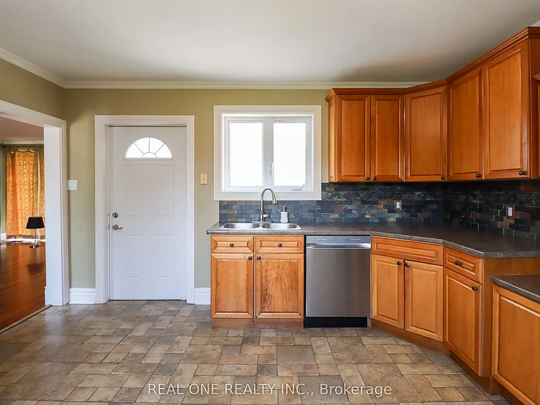 130 Mayfield Dr — Photo 5