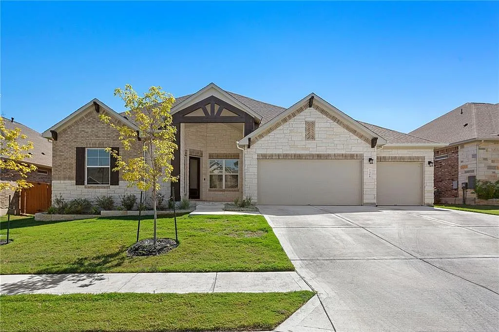 4 bed, 3.5 bath, 2540 sqft, $2,950 — Photo 2