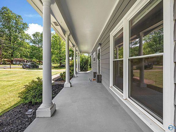 3rd image of 2106 Mythewood Dr SW