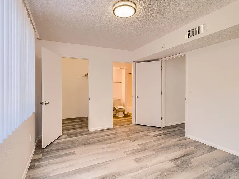 North Central (Stone and Prince), 2 story apartment complex with a/c! — Photo 25