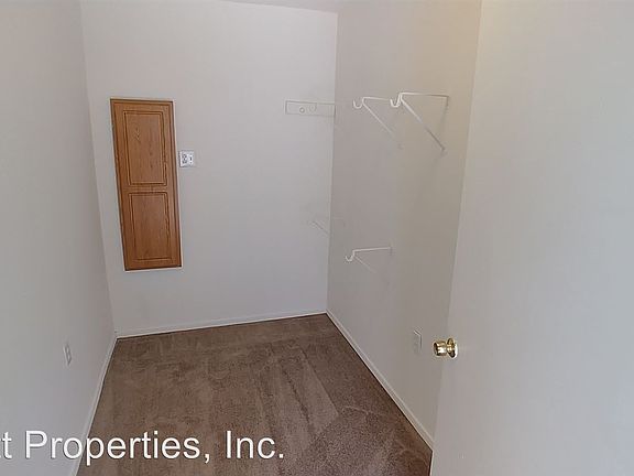 3rd image of 810 Mary Ct
