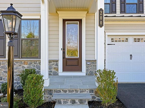 3rd image of 200 Mayfield Ln