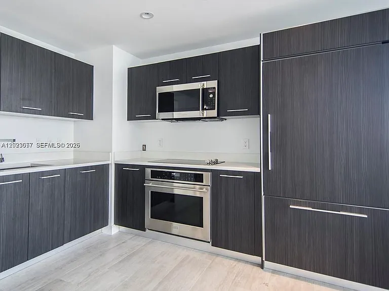 45 SW 9th St #3501 — Photo 18