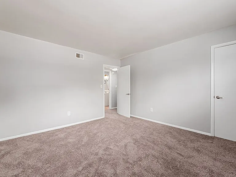 85 Illinois Ave #B — Photo 10