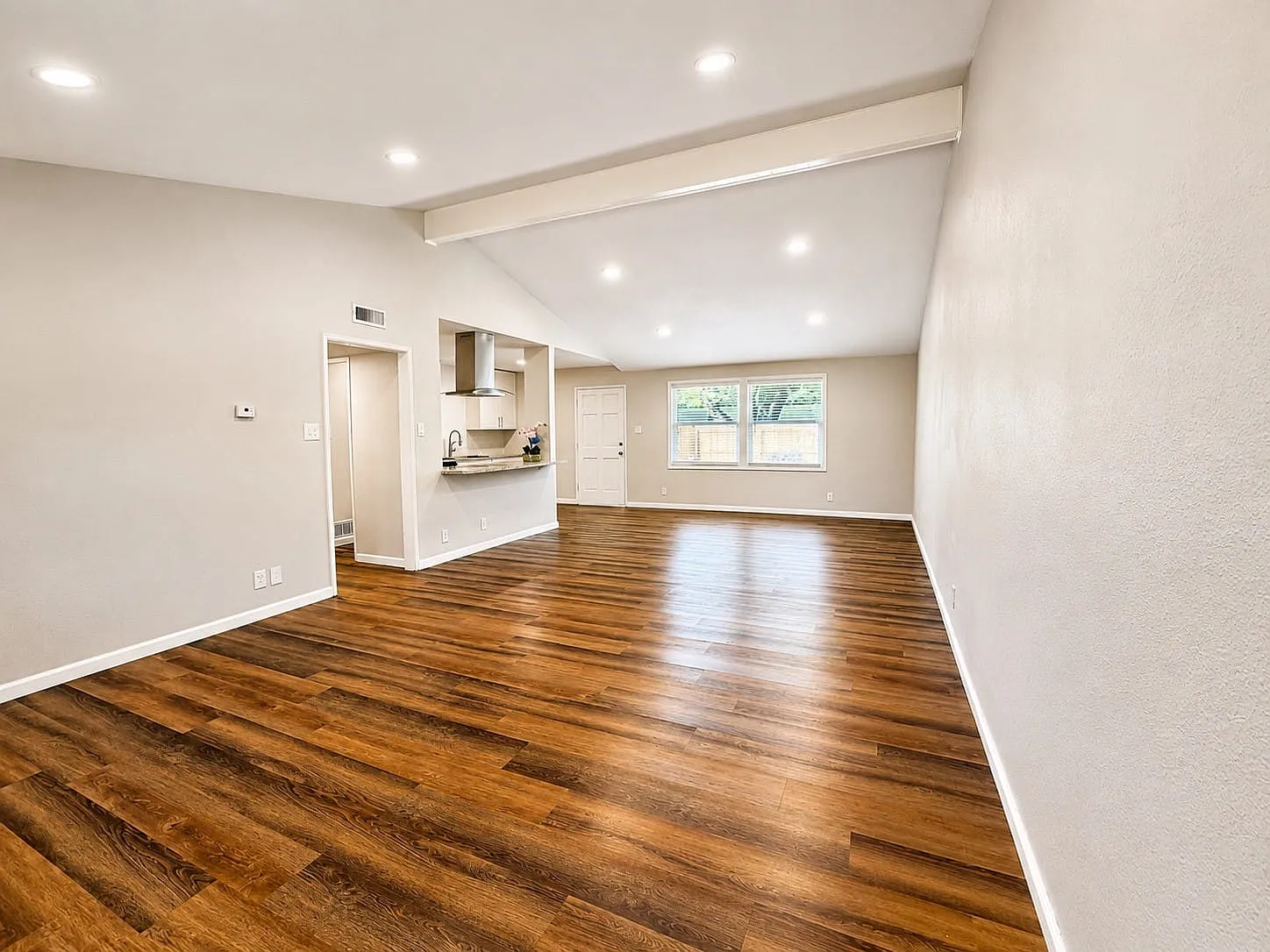 3 bed, 2.0 bath, 1372 sqft, $2,800 — Photo 4