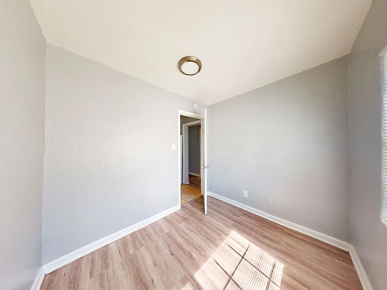 6625 Bancroft Ave — Photo 24