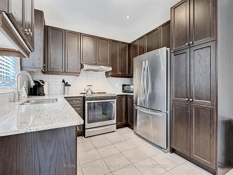 27 Erinview Ter — Photo 10
