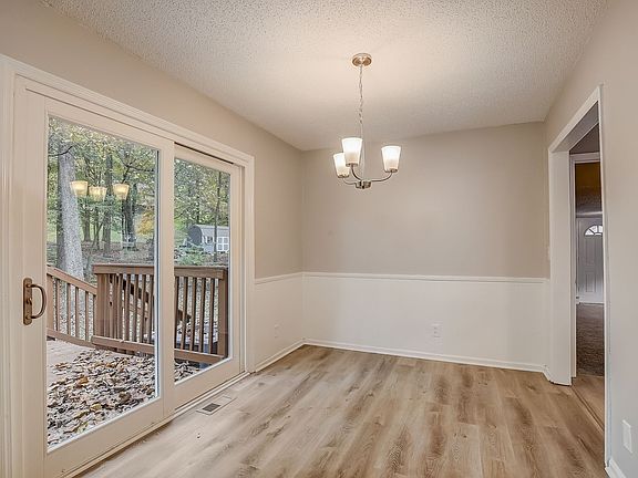 5th image of 1008 Valley Ln