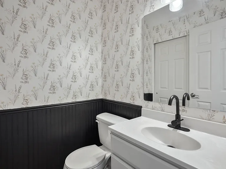 140 Bamberger Rd — Photo 24