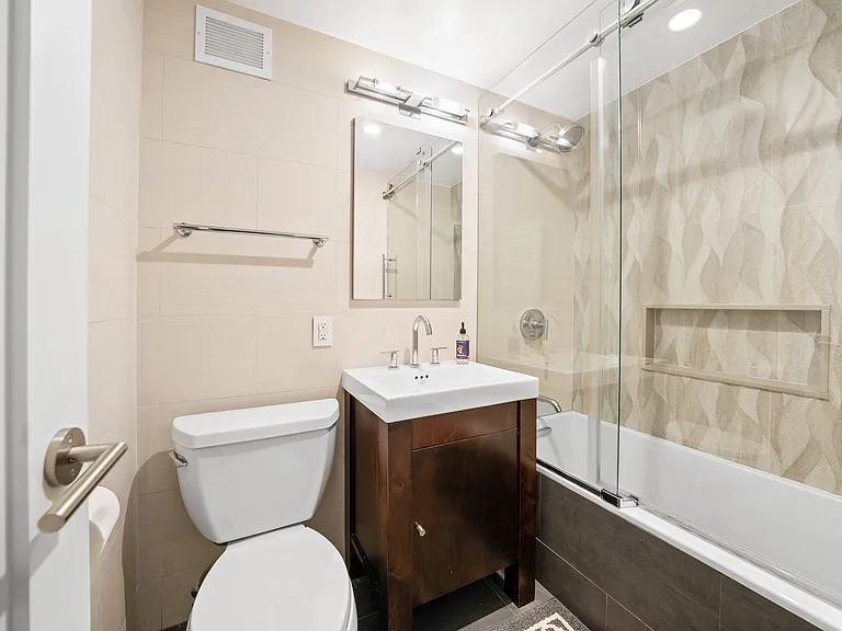 350 E 62nd St #4L — Photo 6