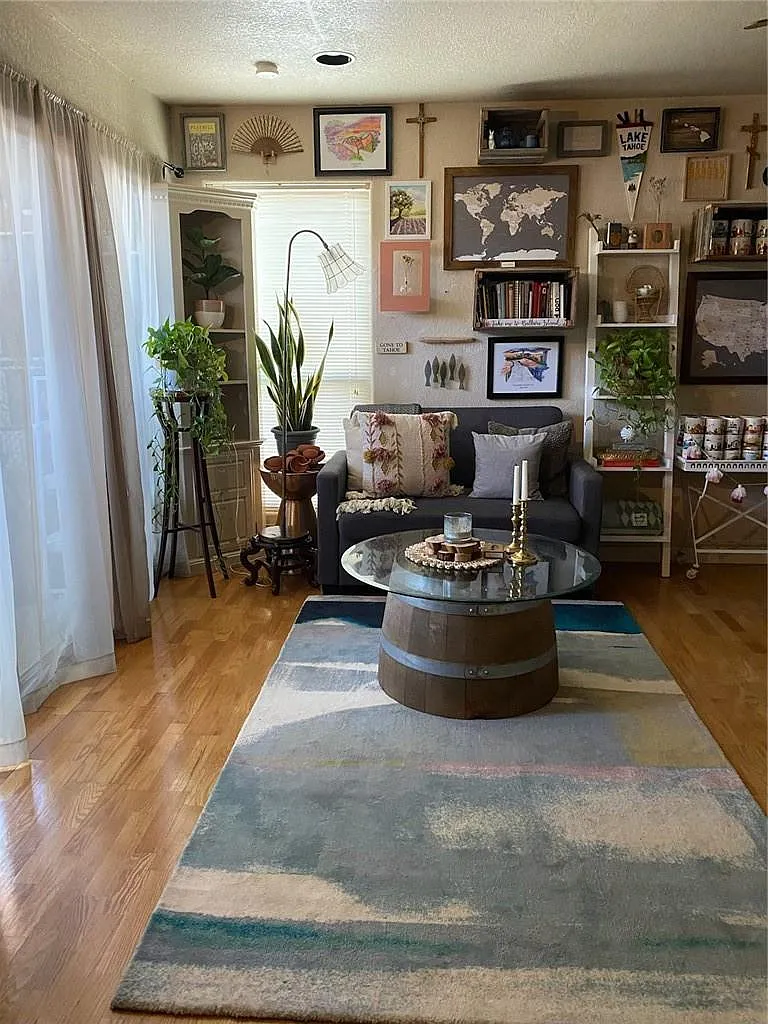 Studio, 1.0 bath, 425 sqft, $995 — Photo 1