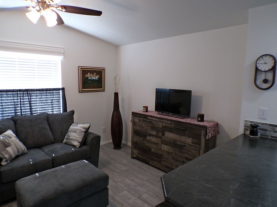 Living room, right of entry.