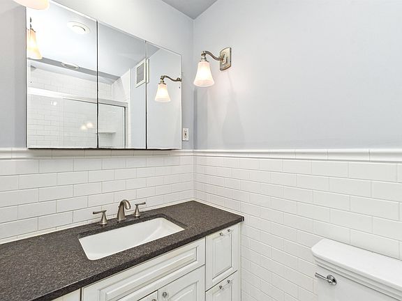 5th image of 939 Boulevard E