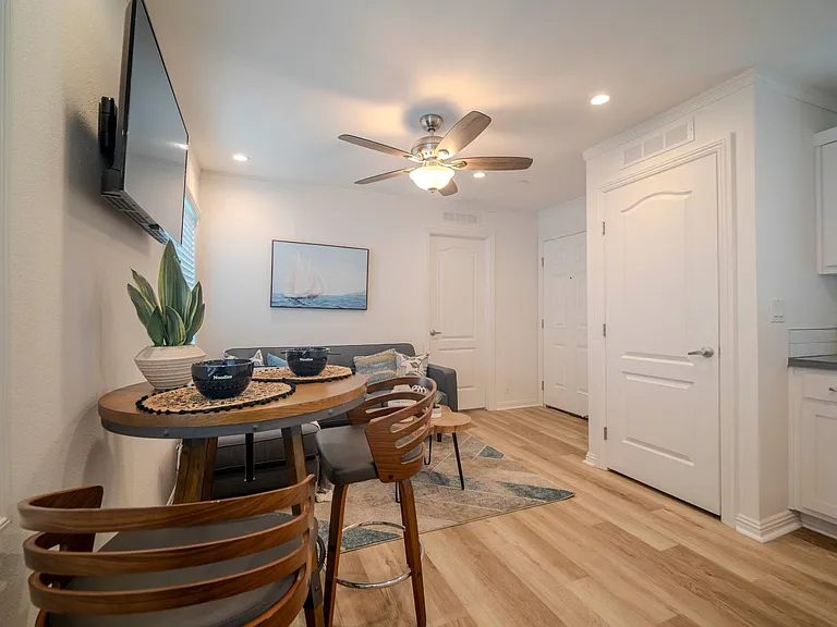 331 Avocado St — Photo 5