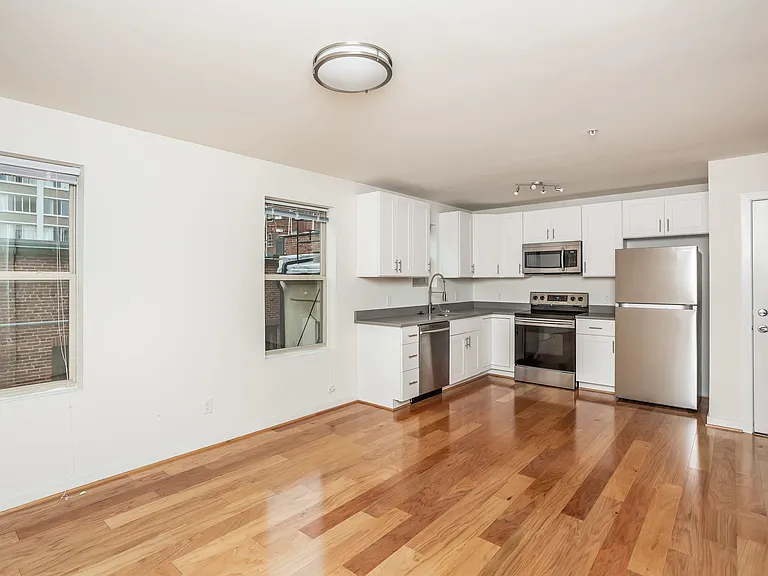 For Rent: Downtown Elegance at 605 Park Ave Your Urban Haven Awaits! — Photo 19