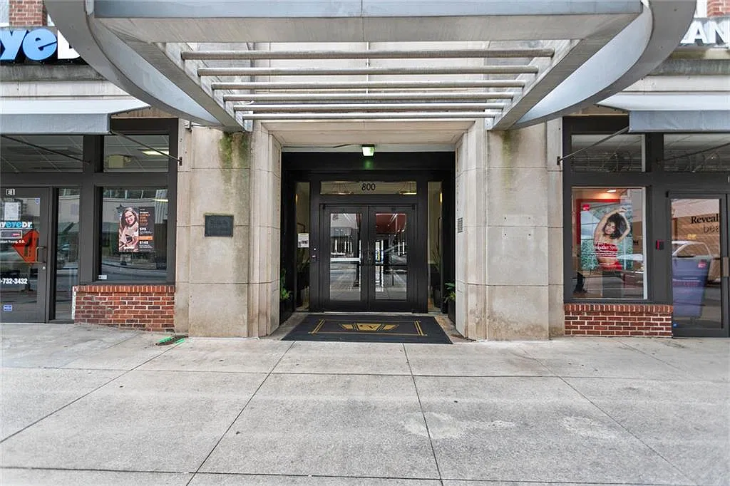 1 bed, 1.0 bath, 852 sqft, $1,750 — Photo 2