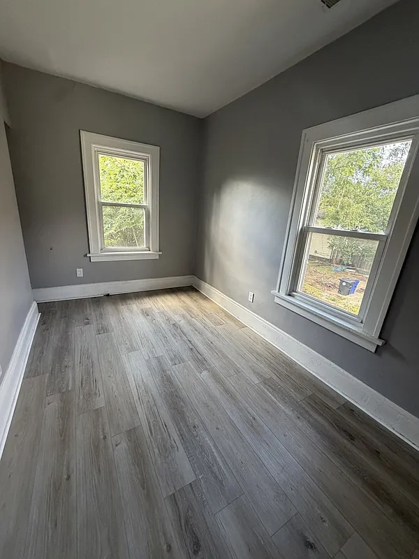 3 bed, 1.0 bath, 1050 sqft, $1,100 — Photo 3