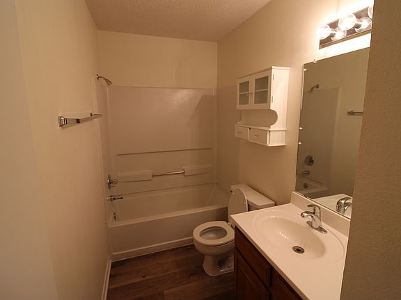 5th image of 2412 Markland St