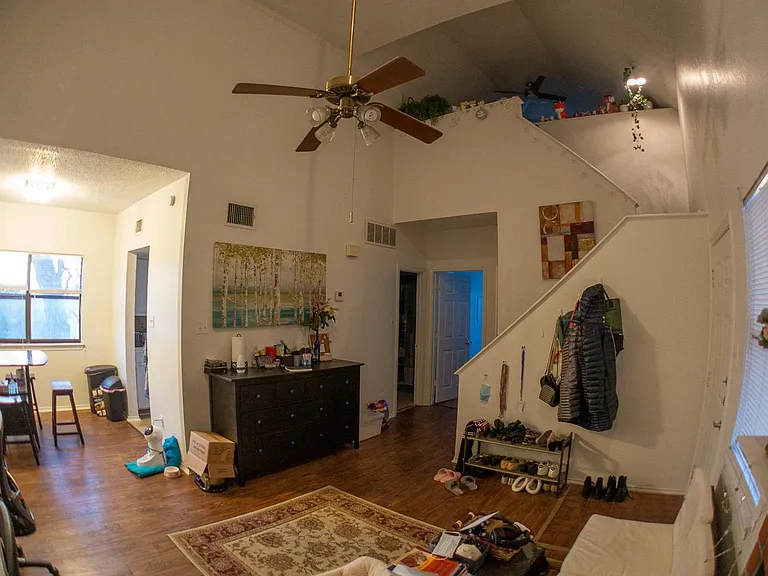 706 W 22nd St #301 — Photo 2