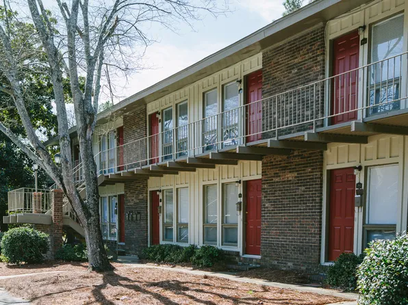 Carriage Hill Apartments