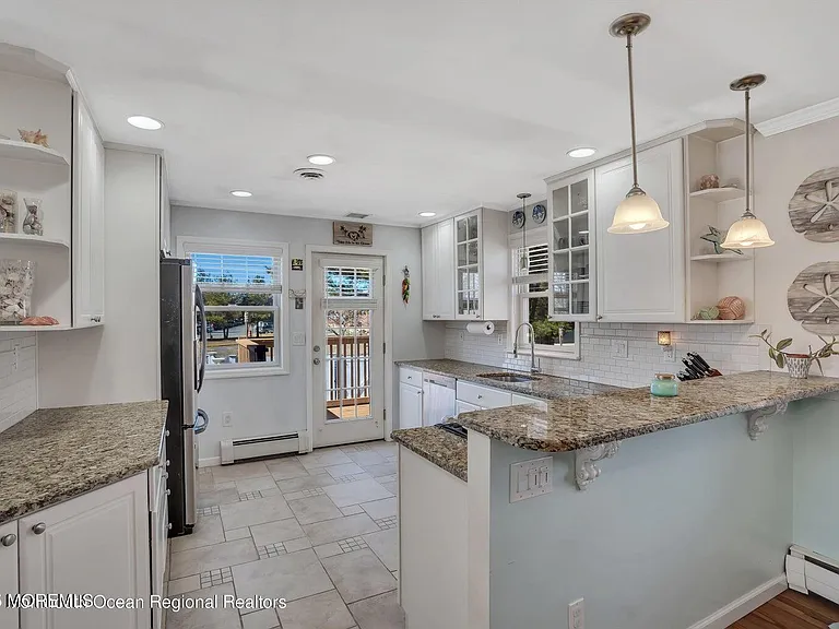 559 Dow Ave — Photo 3