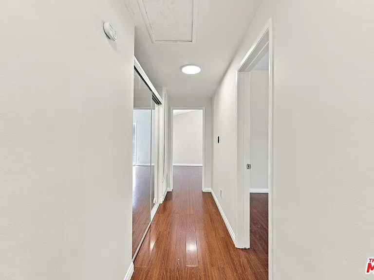 15920 Gledhill St — Photo 40