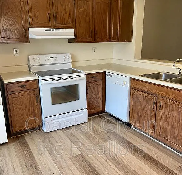 910 Jay Are Ct — Photo 3