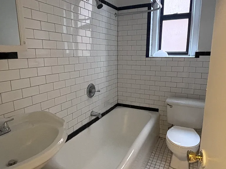 118-70 Metro Ave #2B — Photo 3